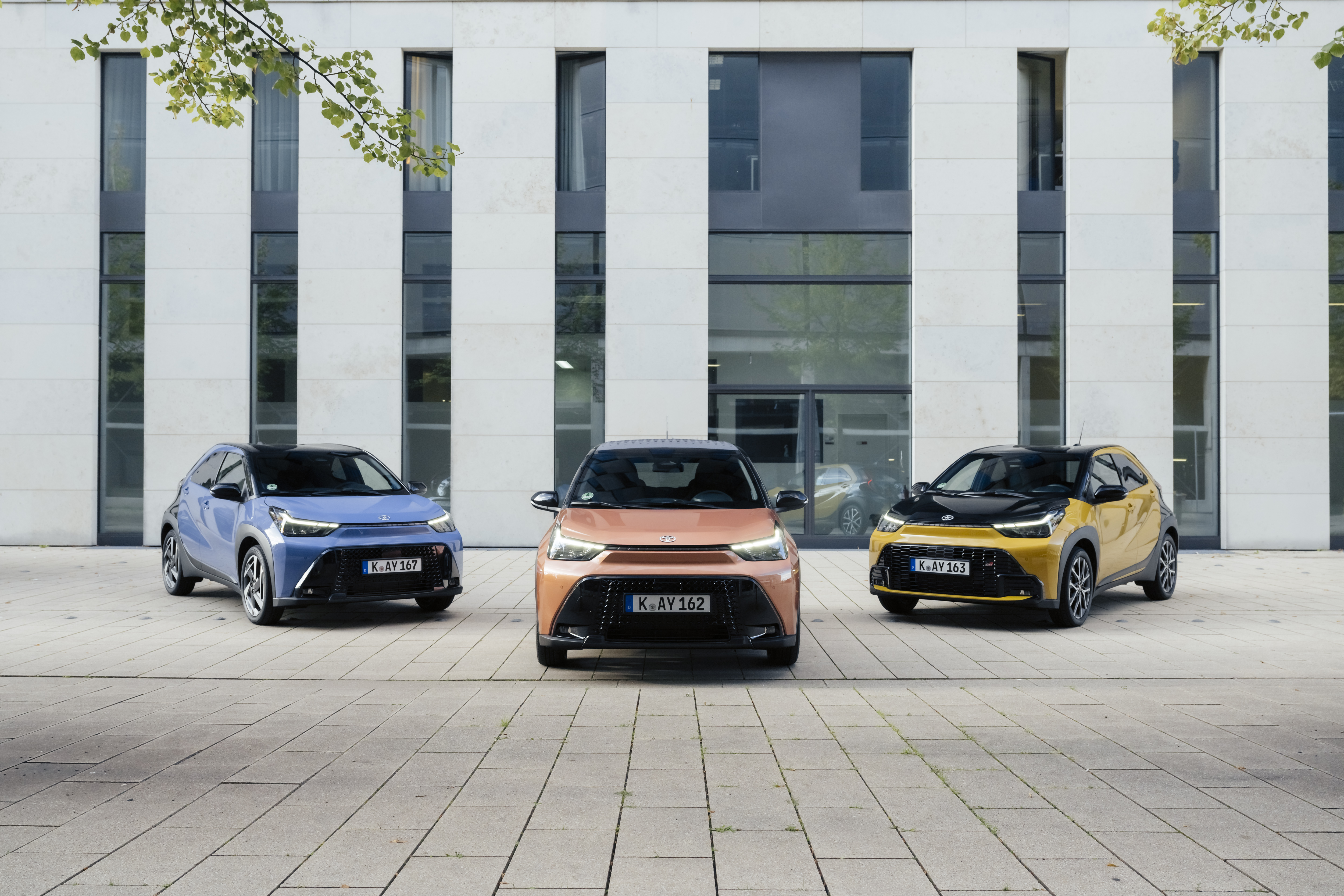 2026_Aygo_X_Hybrid_Combo_Static_0002.jpg