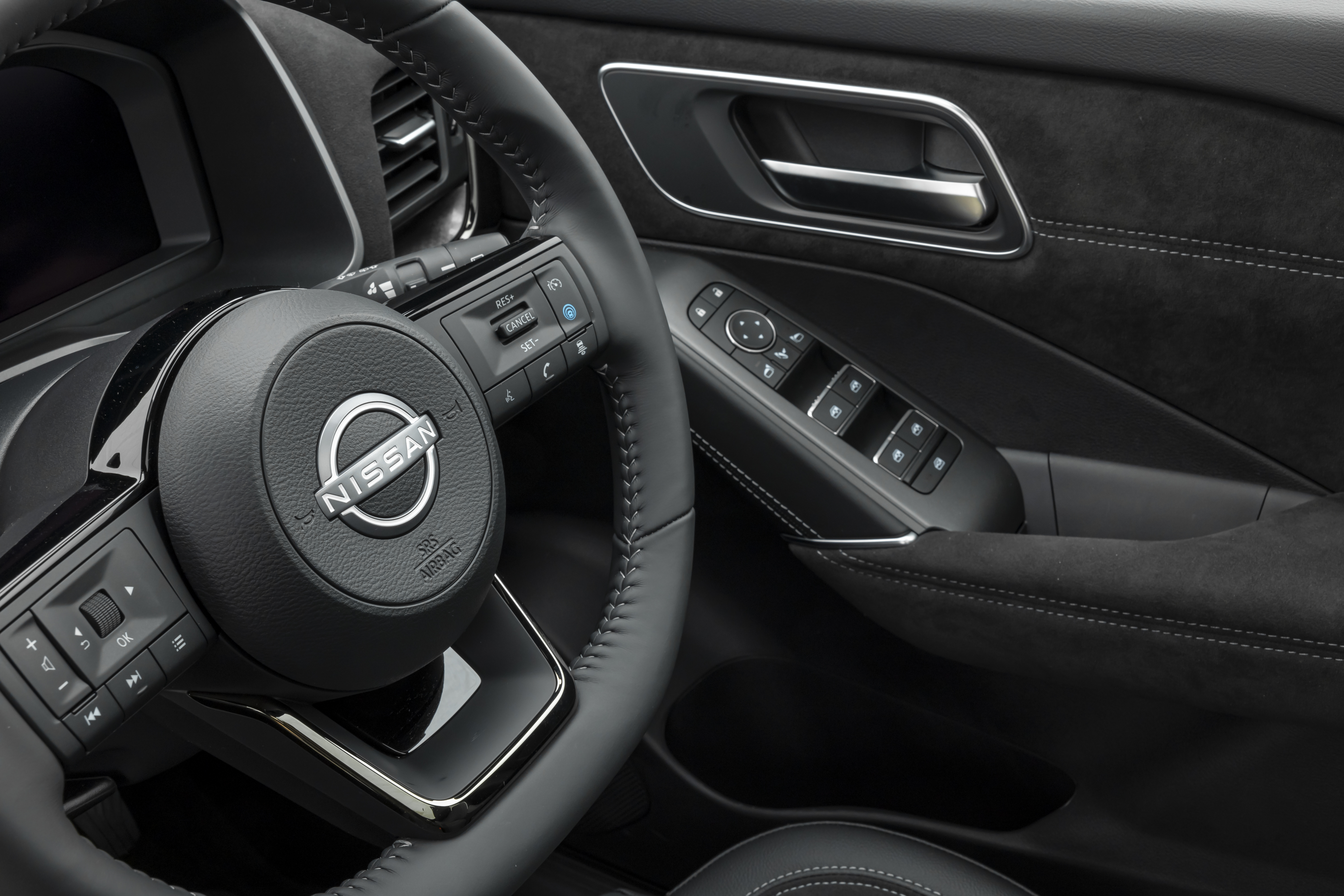 Nissan interior wheel.JPG