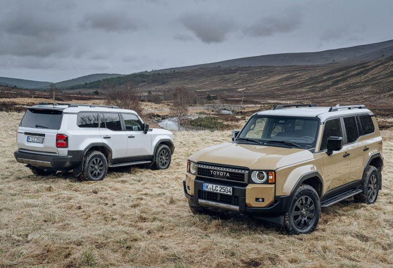 13 - Landcruiser.jpg