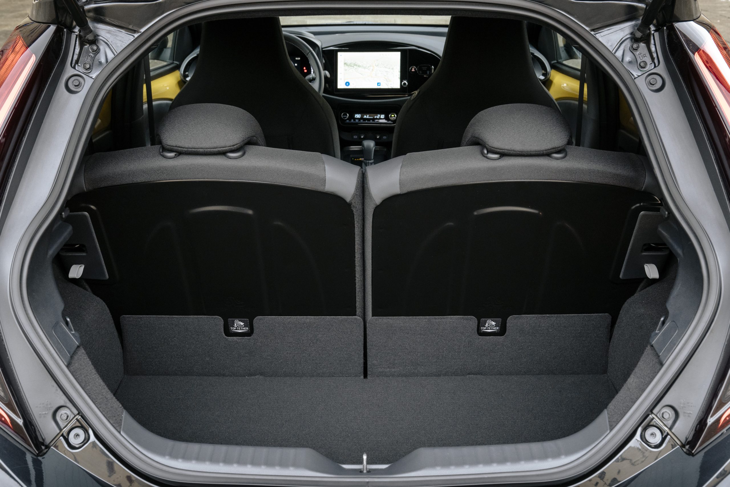 2026_Aygo-X_GR-Sport_Mustard_Interior-and-Details_008-scaled.jpg