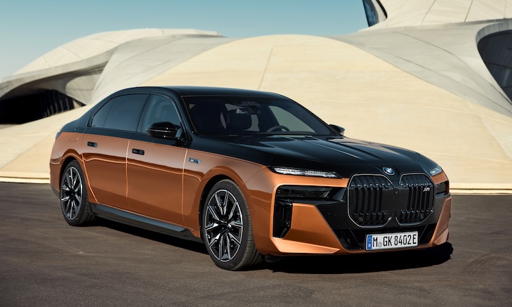 P90500601_highRes_the-bmw-i7-m70-xdriv.jpg