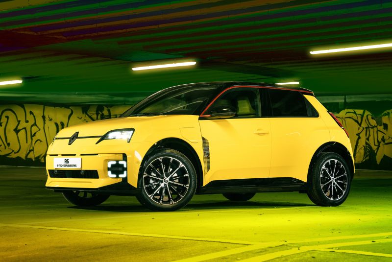 12 - Renault.jpg