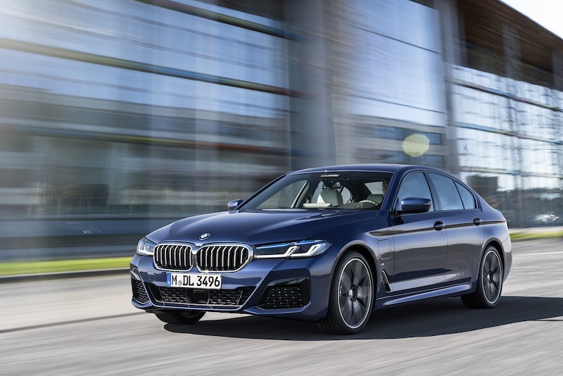 BMW 530e xDrive Sedan, Phytonic blue metallic, M Sport package.jpg