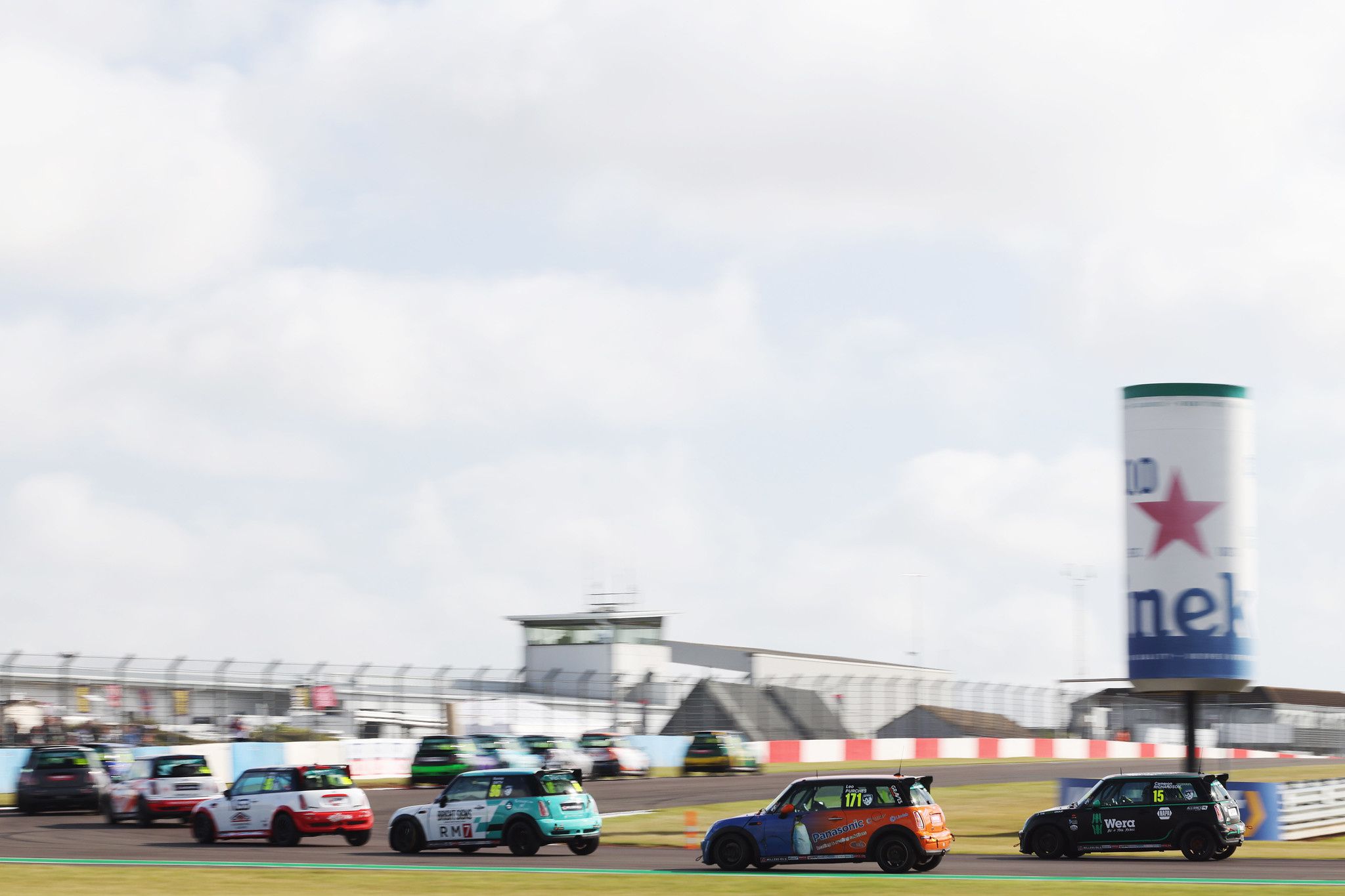 Vertu MINI CHALLENGE Trophy action