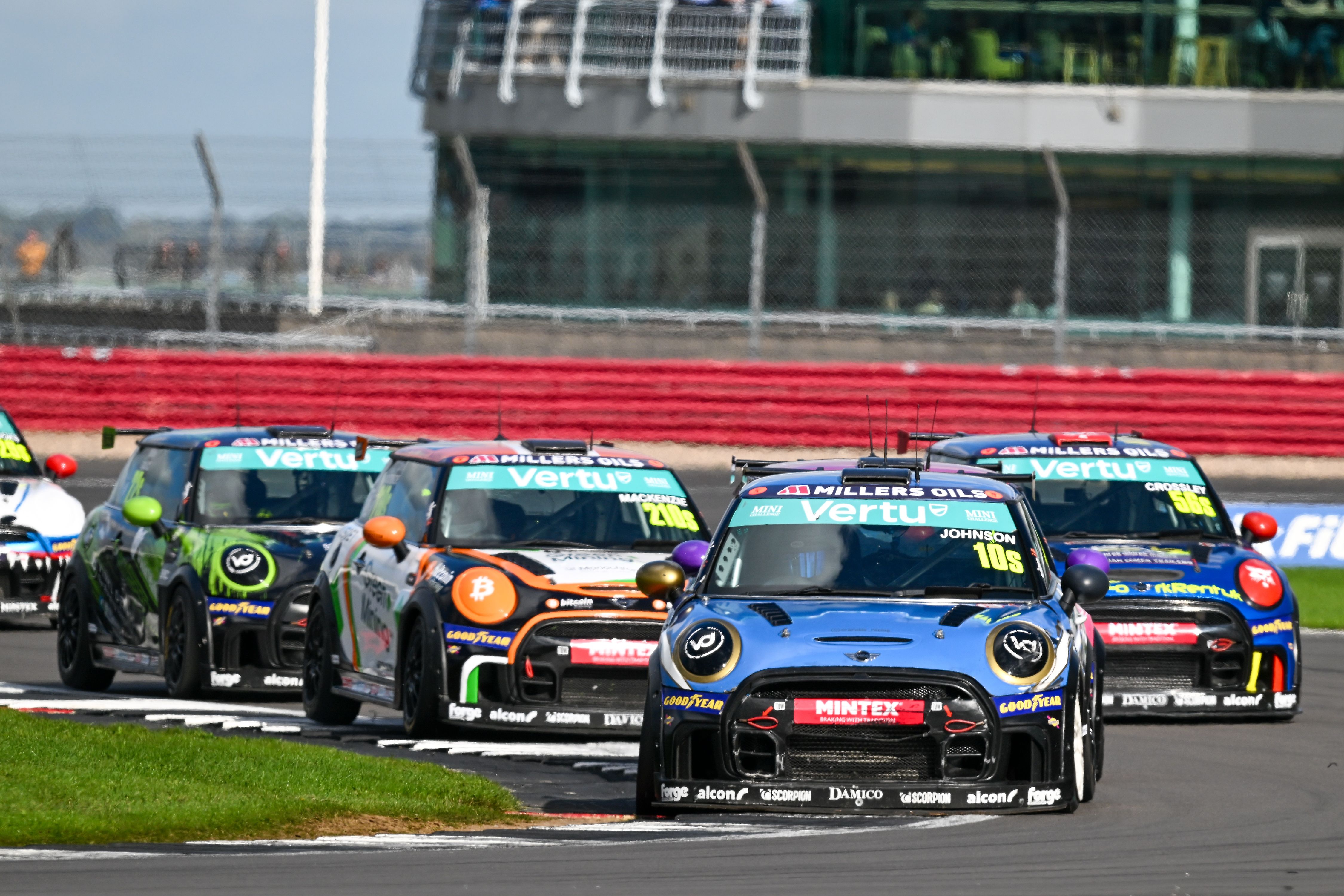 Vertu MINI CHALLENGE action