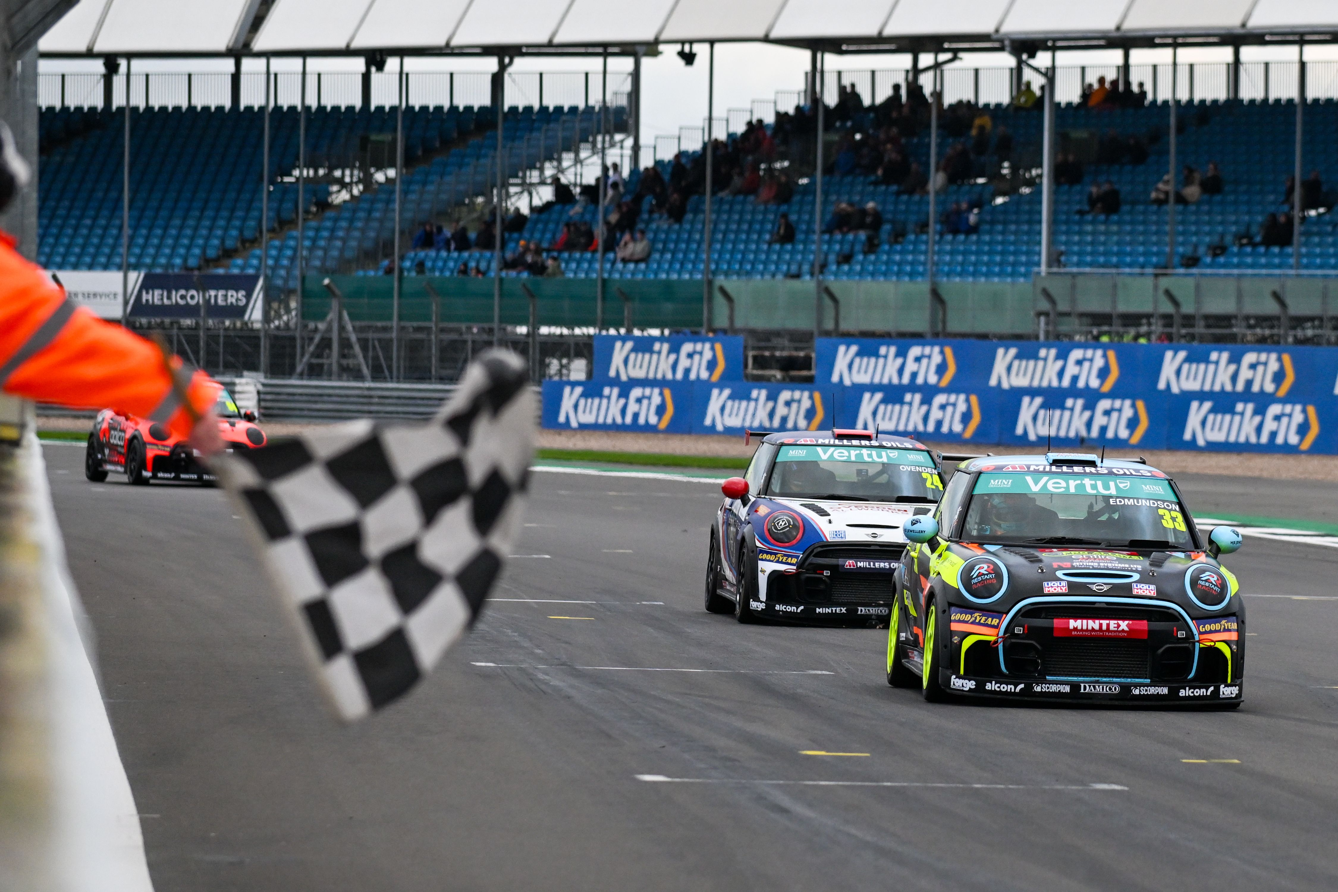 Vertu MINI CHALLENGE action