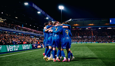 birmingham city players hugging
