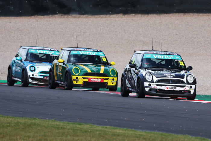 Olivier Algieri Continues Vertu MINI CHALLENGE Trophy Charge