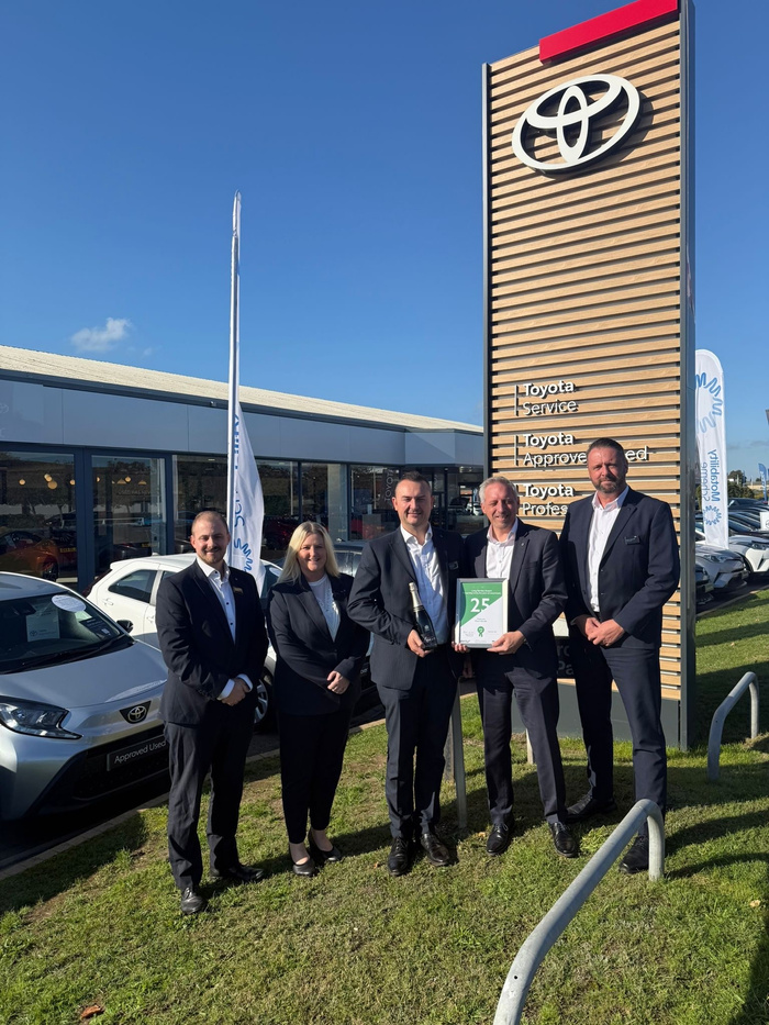 Vertu Toyota Loughborough General Manager Celebrates 25 Years Of Service