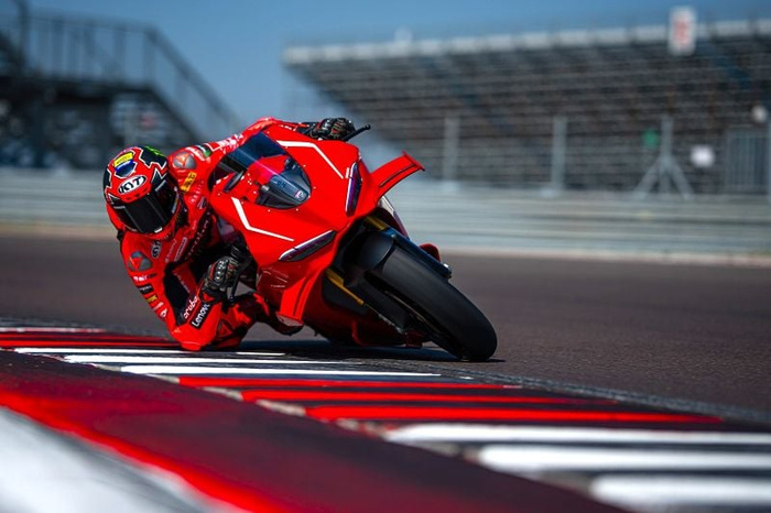 ducati-panigale-v4-r