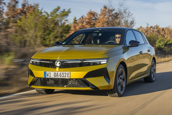 Facelifted Vauxhall Astra: Hybrid, PHEV, EV to be Same Price