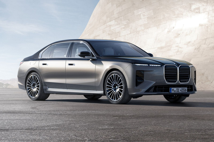 BMW 7-Series Goes Bold With Facelift and Brand-New Interior