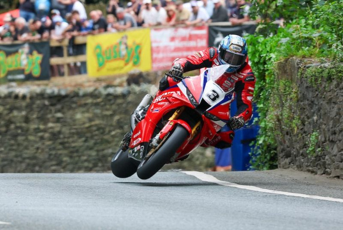 Honda Powers to Dominant Isle of Man TT Superbike Victory