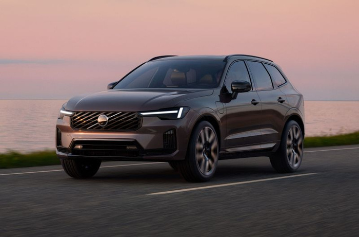 New Long Range Volvo XC60 PHEV SUV Raises Range Bar to 124-miles