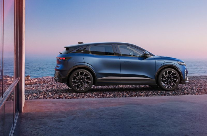 New Renault Megane E-Tech Benefits from &pound;3,750 ECG Discount